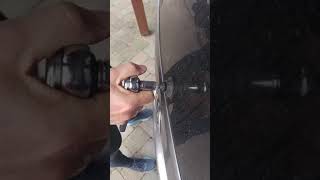 Heckscheibenwischer entfernen wechseln tauschen rear wiper remove change vw touran [upl. by Anirat901]