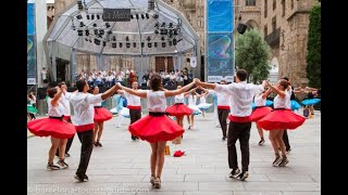 Sardana Catalan Dancing in the Cathedral Square Barcelona [upl. by Bishop]