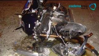 Imágenes impactantes de motociclista que choca frente a otro motociclista Video [upl. by Alakcim]