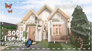 No Gamepass Soft Family Affordable Cottage Speedbuild And Tour  iTapixca Builds [upl. by Nhguavoj]