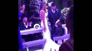 Messi besa a Antonella en su matrimonio [upl. by Lechar]