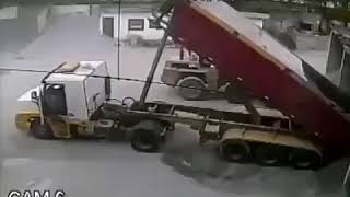 hydraulic ram on truck fails [upl. by Bastien652]