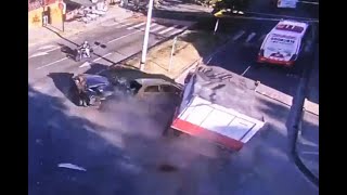 Impactante video de accidente de tránsito en Medellín por volqueta que se quedó sin frenos [upl. by Notliw336]