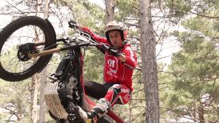 ¡Toni Bou prueba la nueva Montesa Cota 300RR [upl. by Notyrb]