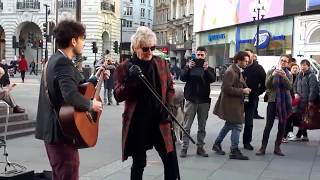 Rod Stewart  Impromptu street performance quotHandbags And Gladragsquot At Londons Piccadilly Circus [upl. by Jereld499]